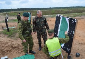 Savanoriai kūrėjai dalyvavo kovinio šaudymo pratybose, paminėjo okupacinės kariuomenės išvedimo... - 1