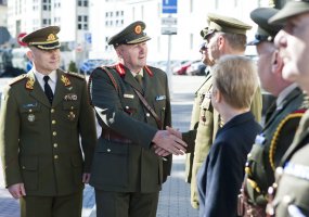 Lietuvoje pirmą kartą lankosi Airijos kariuomenės vadas - 1