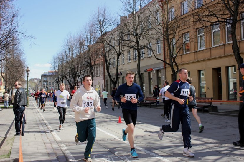 Kariai dalyvavo S. Dariaus ir S. Girėno skrydžio per Atlantą metinėms skirtame bėgime