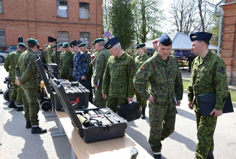 Juozo Vitkaus inžinerijos batalione apsilankė Lietuvos kariuomenės vyriausiasis puskarininkis  