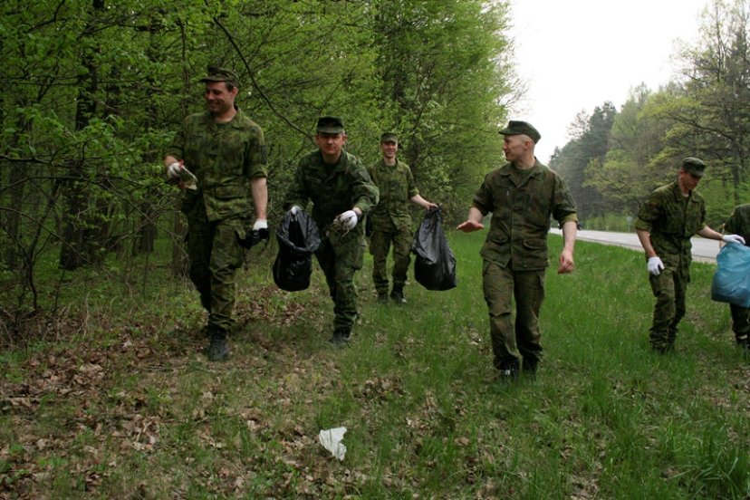 Kariai prisijungė prie pilietinės akcijos „Darom 2013“