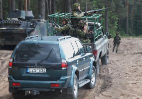 Karo akademijos kariūnai mokėsi taikos rėmimo operacijų pratybose - 2