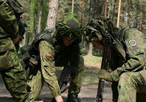 Karo akademijos kariūnai mokėsi taikos rėmimo operacijų pratybose - 4
