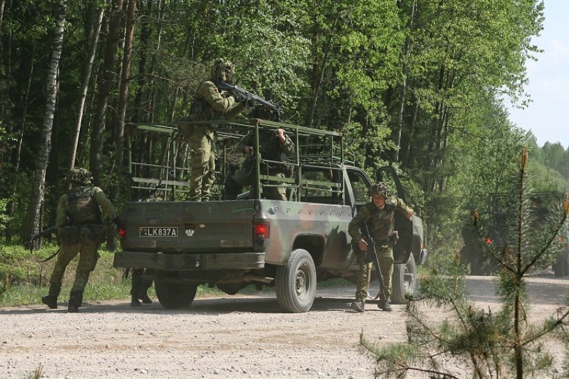 Karo akademijos kariūnai mokėsi taikos rėmimo operacijų pratybose