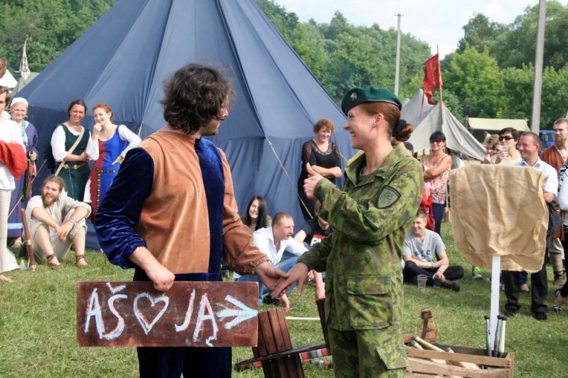 Birutės motorizuotojo pėstininkų bataliono kariai dalyvavo archainės kultūros festivalyje 