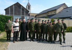 Inžinerijos bataliono kariai piligrimine kelione į kryžių kalną paminėjo Valstybės ir Sausumos... - 5