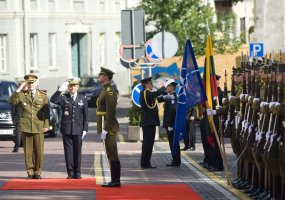 Lietuvoje lankosi NATO Vyriausiasis sąjungininkų pajėgų transformacijos vadas - 1
