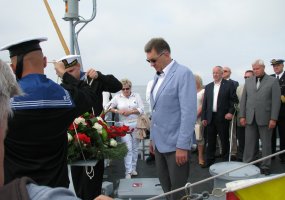 Karinių jūrų pajėgų kariai dalyvavo žuvusiųjų jūroje pagerbimo ceremonijoje  - 1