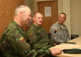 JAV Pensilvanijos nacionalinės gvardijos vyriausiųjų puskarininkių delegacija Lietuvoje domisi... - 5