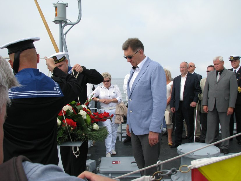 Karinių jūrų pajėgų kariai dalyvavo žuvusiųjų jūroje pagerbimo ceremonijoje 