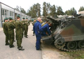 Akademijos absolventai, paskirti į Sausumos pajėgas,  toliau rengiami Juozo Lukšos mokymo centre  - 3