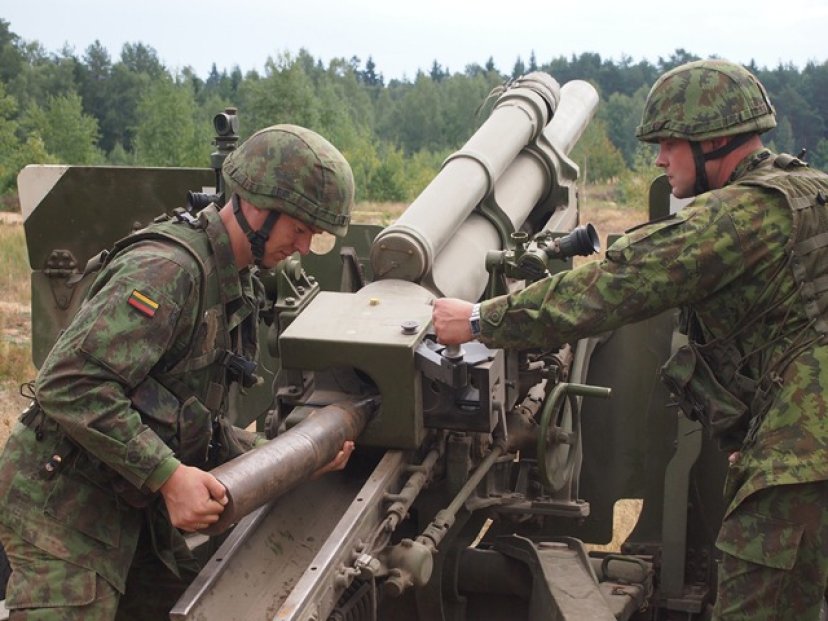 105 mm haubicos M50 skyriaus karių rengimas Sausumos pajėgų Juozo Lukšos mokymo centre 