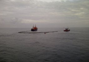 Karinių jūrų pajėgų laivas „Šakiai“ Baltijos jūroje treniravosi šalinti naftos dėmes - 2