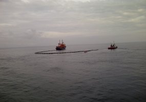 Karinių jūrų pajėgų laivas „Šakiai“ Baltijos jūroje treniravosi šalinti naftos dėmes - 3
