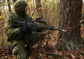 Tarptautinių padalinių integravimosi pratybose Lenkijoje Algirdo bataliono pėstininkai atlieka... - 2