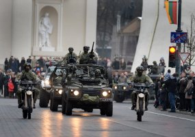 Lietuvos kariuomenės dienos renginius vainikavo iškilminga karių rikiuotė ir paradas Vilniuje - 1