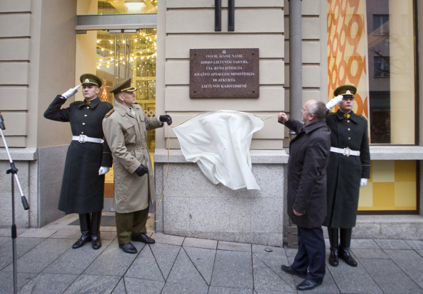 Pastatas Gedimino prospekte Vilniuje primins apie Lietuvos kariuomenės atkūrimą