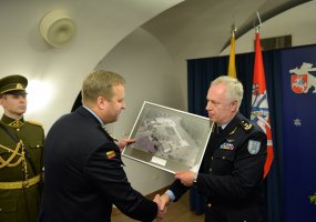 Į atsargą išlydėtas plk. Artūras Leita - 5