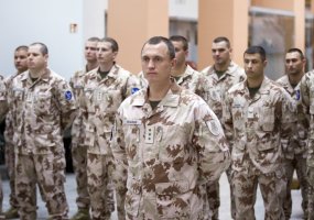 Sutikti ir apdovanoti ES operaciją prie Somalio krantų baigę Lietuvos kariai - 1