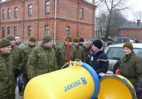 Inžinerijos batalione užsienio kompanijų atstovai pristatė sprogmenų neutralizavimo įrangos naujoves - 1
