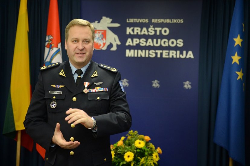 Į atsargą išlydėtas plk. Artūras Leita