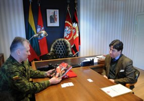 Maltos ordino ambasadorius padėkojo Lietuvos kariuomenei už pagalbą remiant sunkiau gyvenančius... - 3
