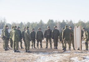 Kariai savanoriai - beatošliaužio pabūklo PV 1110 operatoriaus kurse  - 4