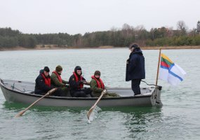Bazinį jūreivio kursą baigę Karinių oro pajėgų kariai užtikrins laivo „Jotvingis“ oro gynybą - 1