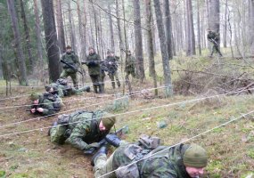 Savanoriai lauko taktinėse pratybose - 1