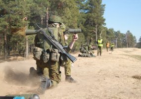 Kariai savanoriai dalyvauja granatsvaidininko kurse  - 2