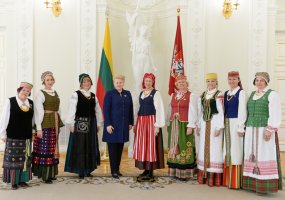 LR Prezidentė susitiko su Birutiečių draugijos atstovėmis - 4