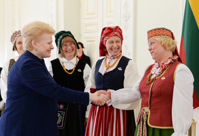 LR Prezidentė susitiko su Birutiečių draugijos atstovėmis