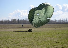 Kariūnai sėkmingai baigė Bazinį parašiutininko rengimo kursą  - 2
