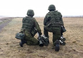 Parengti 84 mm Carl-Gustaf universalios paskirties M2/M3 granatsvaidžio granatsvaidininkai  - 1