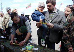 Visuomenė džiaugiasi karių dėmesiu - 2