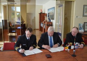 Pasirašyta Klaipėdos miesto ir Lietuvos kariuomenės laivo bendradarbiavimo sutartis - 1