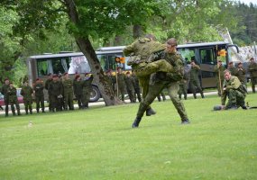 6-oji savanorių rinktinė įkūrimo dieną minėjo Kelmės miesto gatvėse - 5