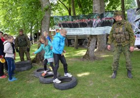 6-oji savanorių rinktinė įkūrimo dieną minėjo Kelmės miesto gatvėse - 6