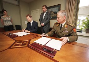 Skirdamas paramą, Antanas Guoga savo pavyzdžiu kvietė verslą paremti Lietuvos kariuomenę - 3