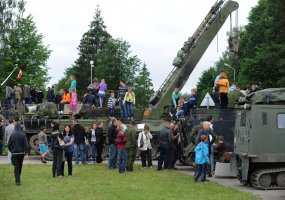 Exclusive public's attention for combat vehicles and weaponry at Exercise Saber Strike 2014  - 1
