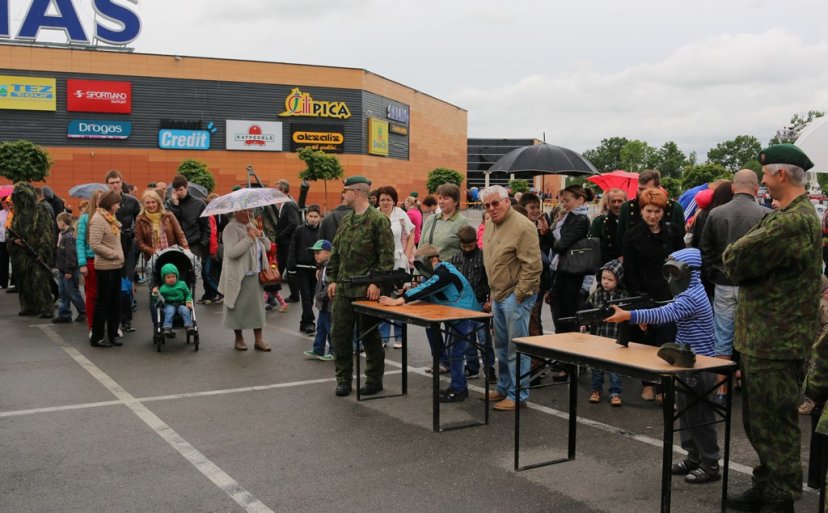 Kariai dalyvavo Vaikystės šventėje