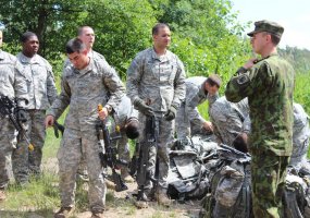 Dragūnai ir Jungtinių Amerikos Valstijų kariai bendrauja „taktine kalba“ - 6
