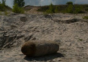 Inžinerijos bataliono kariai Radviliškio rajone neutralizavo keturias aviacijos bombas  - 1