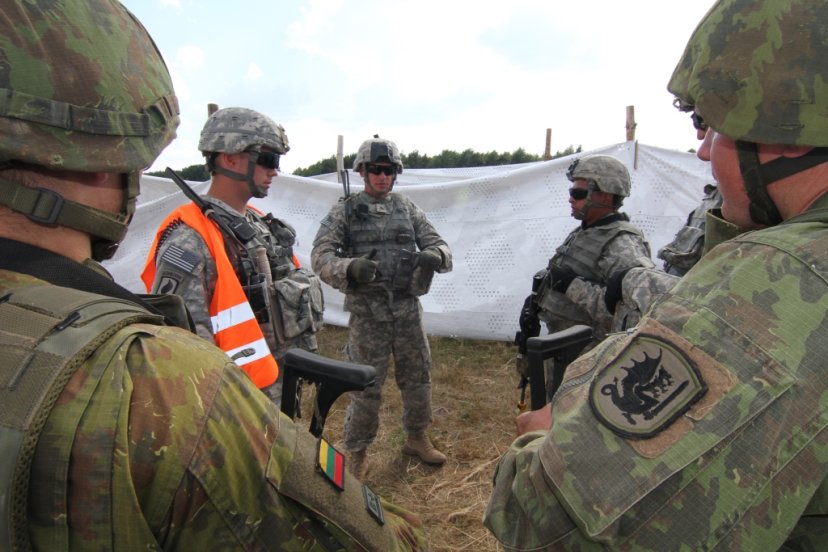 Lithuanian dragoons and U.S. paratroopers trained combat actions in urban area 