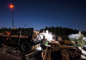 Lietuvoje vykusiose „Kardų susikirtimas 2014” pratybose kariai treniravosi pulti naktį - 6