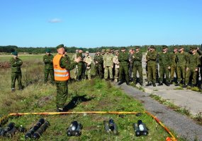Parengti 84 mm Carl-Gustaf universalios paskirties M2/M3 granatsvaidžio granatsvaidininkai  - 3