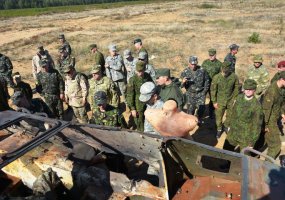 Parengti 84 mm Carl-Gustaf universalios paskirties M2/M3 granatsvaidžio granatsvaidininkai  - 6