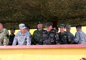 Sausumos pajėgų vadas gen. mjr. Almantas Leika lankėsi „Rapid Trident 2014“ pratybose - 4