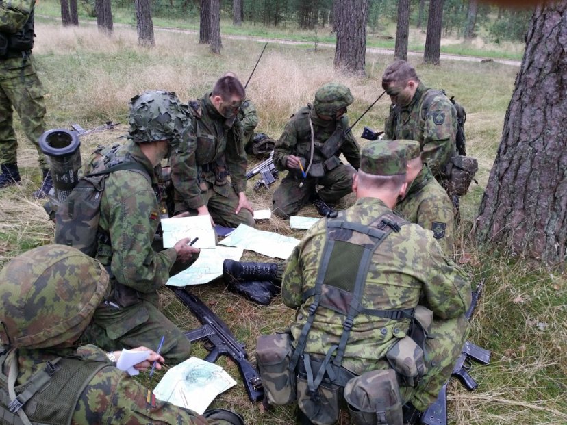 Kariai savanoriai Pėstininkų skyriaus vado - vyr. šaulio kurso metu demonstravo ryžtą ir stiprią...