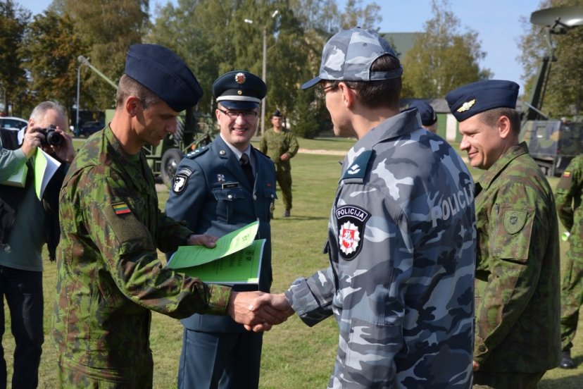 „Oro gynybininkų ir policininkų kelias“